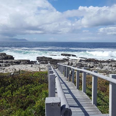 Whale View Self Catering Apartment Hermanus Esterno foto